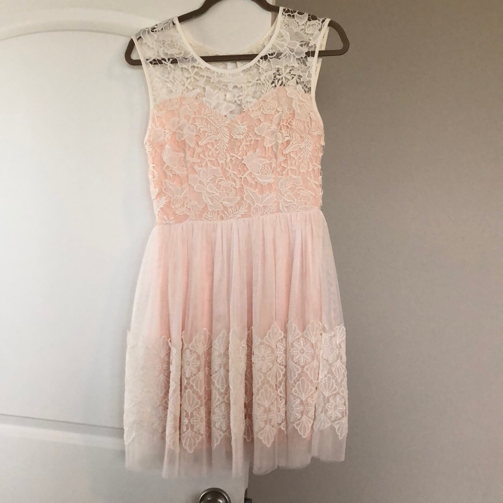 Lace cream/peach dress